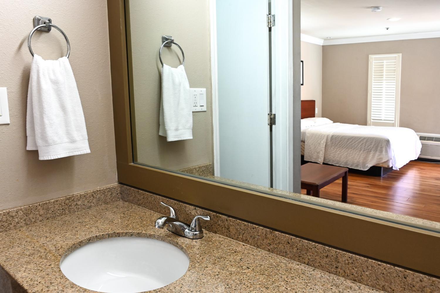 סאות' סן פרנסיסקו Days Inn By Wyndham San Francisco S/Oyster Point Airport מראה חיצוני תמונה